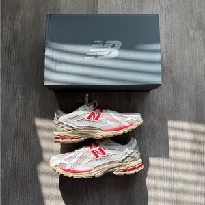 New Balance 1906r Sea Salt True Red